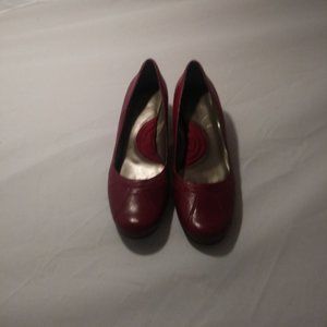Kenneth Cole Reaction Red pumps
